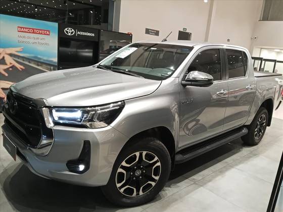 TOYOTA HILUX 2.8 D-4D TURBO DIESEL CD SRX 4X4 AUTOMÁTICO TOYOTA HILUX 2.8 D-4D TURBO DIESEL CD SRX 4X4 AUTOMÁTICO